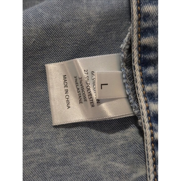 Women's Distressed Cropped Denim Jacket Light Wash Frayed Hem Size Large Blue - Picture 9 of 9